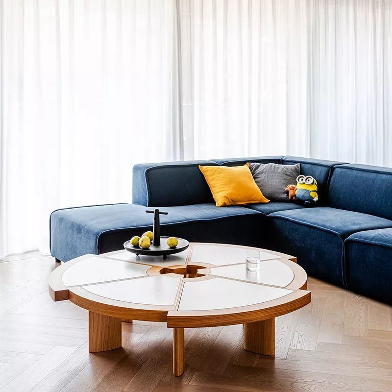 她以“潮汐”为灵感创造了一个家，将看似无形的爱说到尽兴