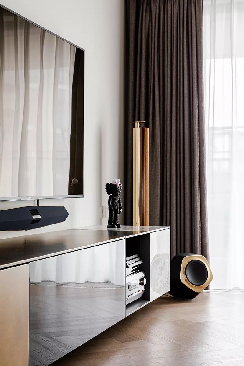 她以“潮汐”为灵感创造了一个家，将看似无形的爱说到尽兴