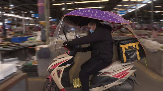 暖心！石棉县这些人做起了公益配送