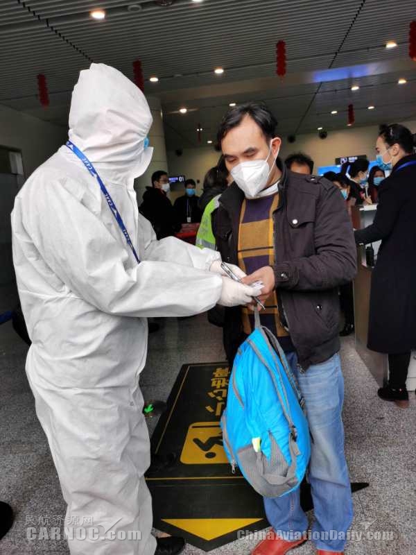 东航787抵达白云机场,东航航班包机