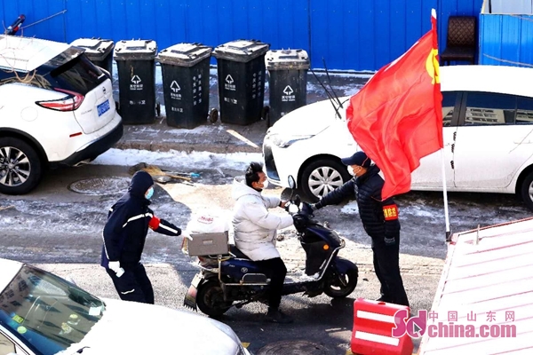 党群志愿者坚守防疫前线,防控一线的党员志愿者