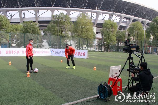 申花足球队防疫二不误,防疫教研两不误