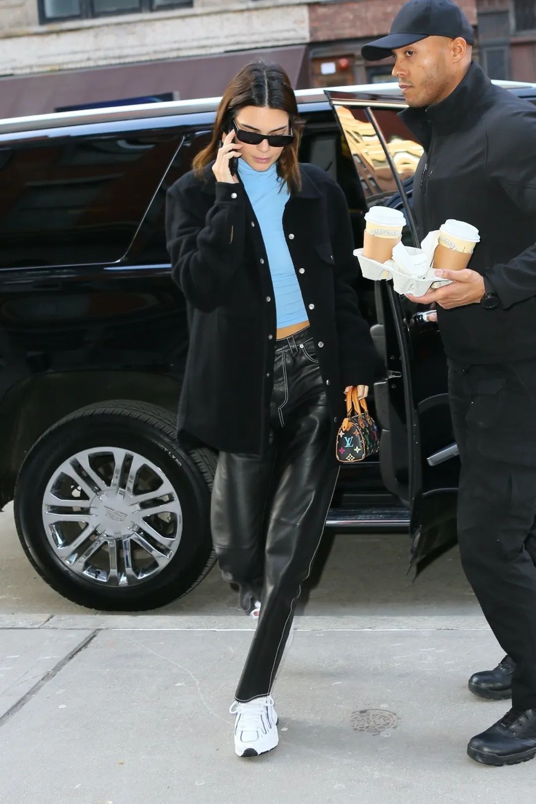 bella和kendall走秀,金泫雅显眼包