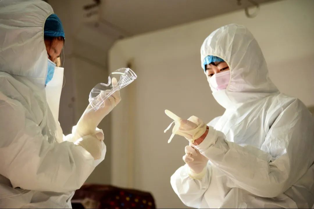 战疫里的力量,战疫前线他们用身躯筑牢防控防线