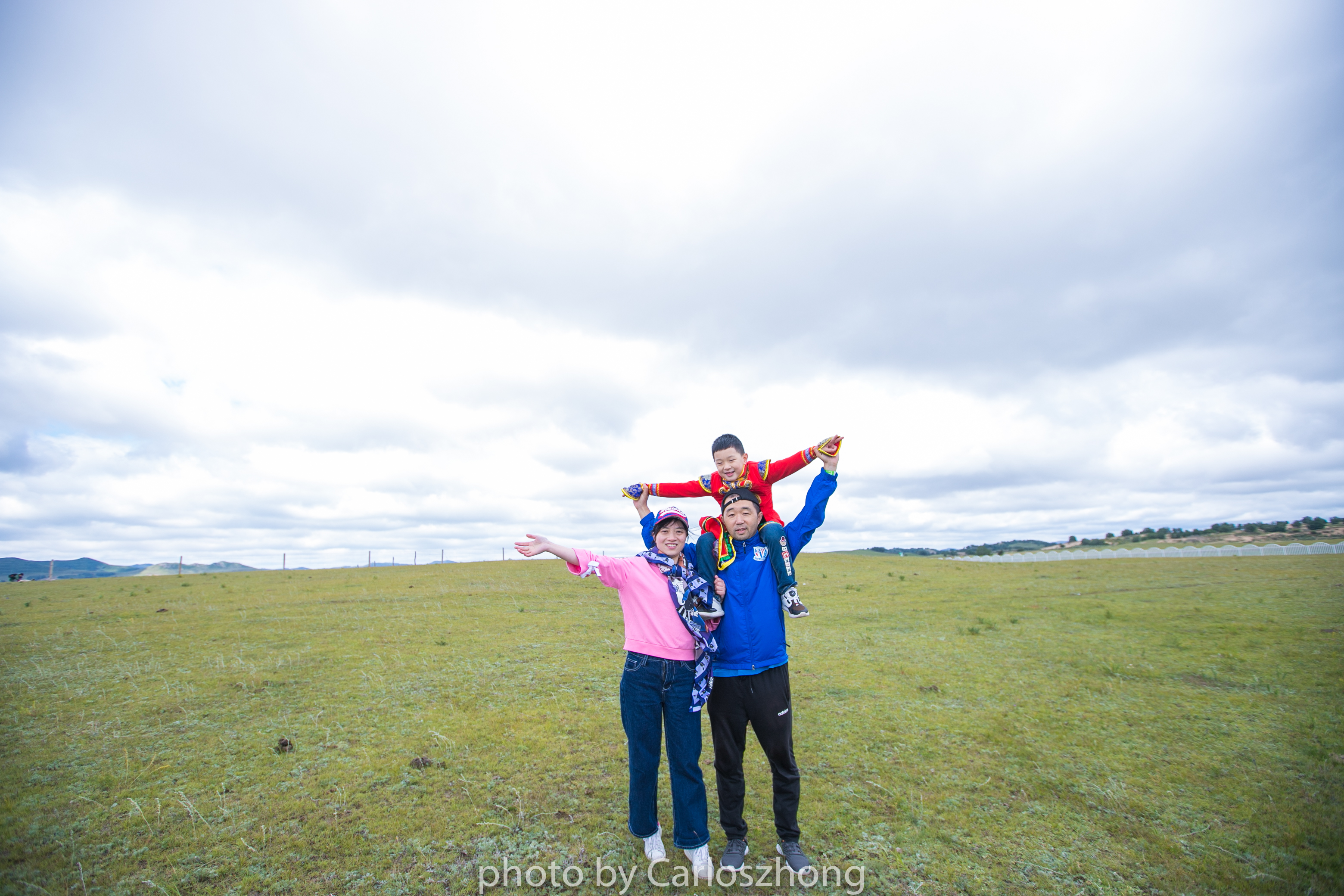 上海疫线巾帼把思念写在防护服上，用“申花加油”为儿子庆生
