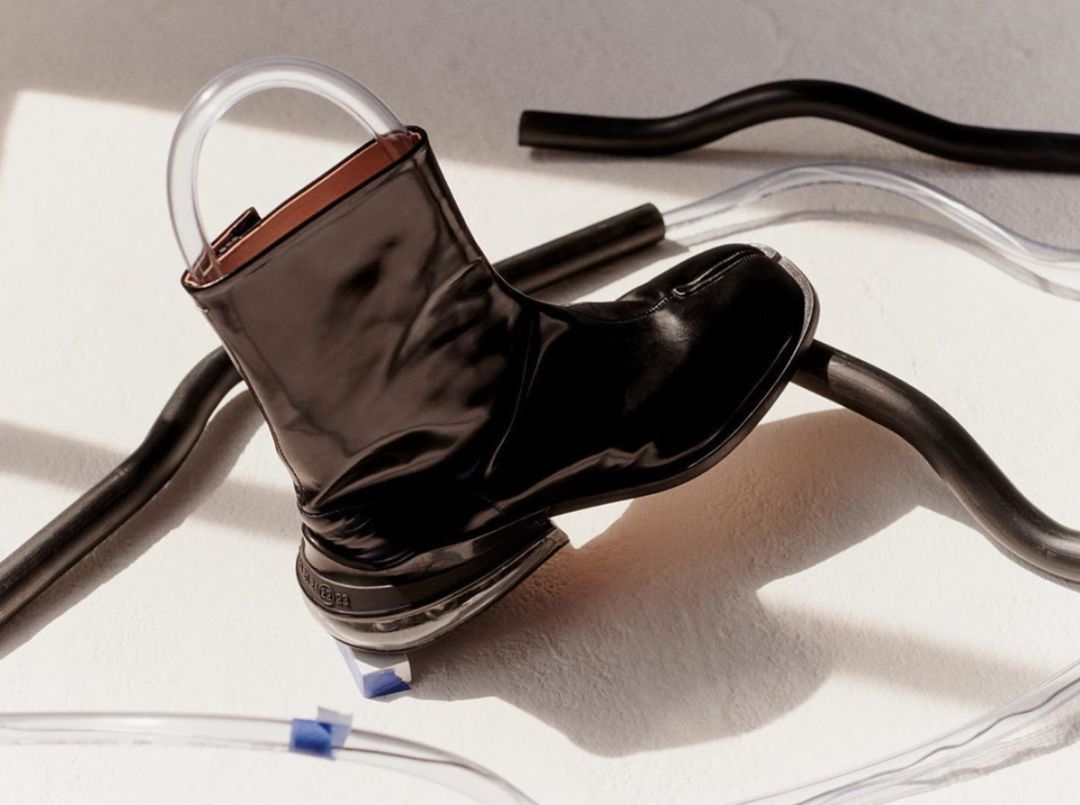 发现时髦的女人都在穿这3双鞋,穿了两只不同鞋子发朋友圈