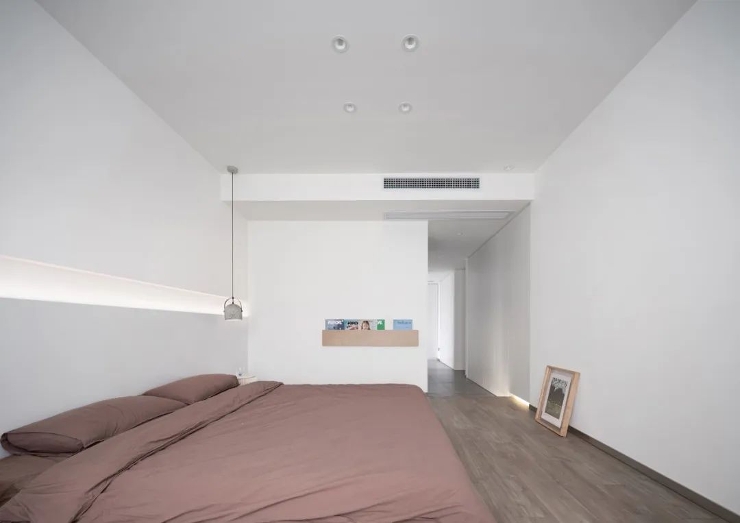 入门玄关连着小房间不浪费空间,现代化两边不靠墙入户玄关实用