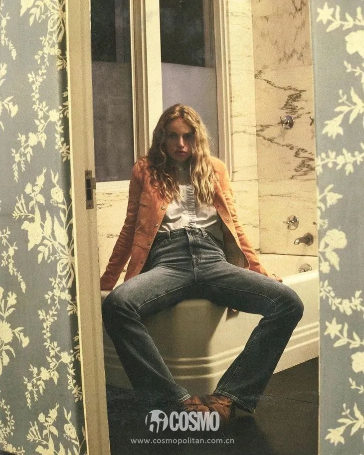 别被法国女人骗了，其实她们只穿最硬的牛仔裤