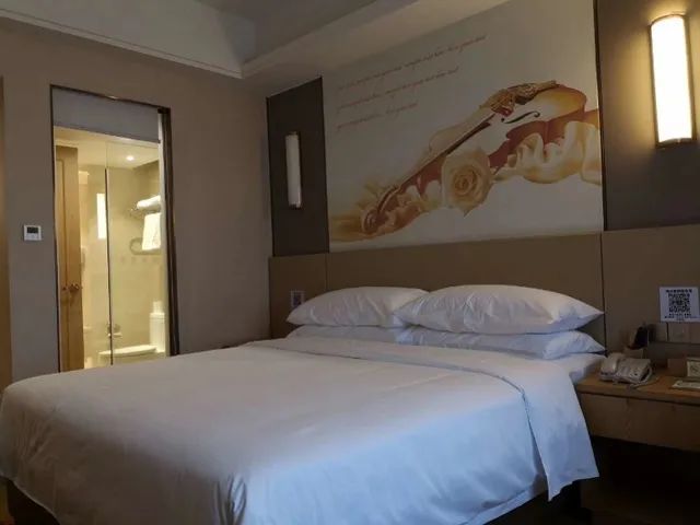 深圳一大学生瞒父母游13国,大学生瞒父母游13国发热