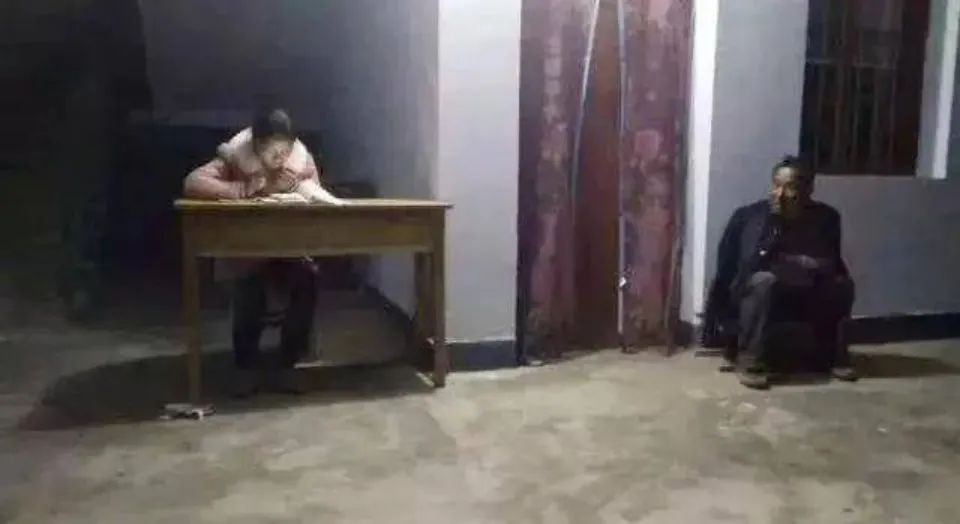 不要嫌弃20多岁的男生穷,不要瞧不起30几岁负债的人