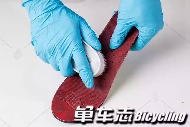 怎么样清洁鞋的表面,如何洗护鞋