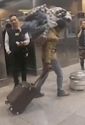 溃败北漂青年们正在闲鱼抛售所有家当