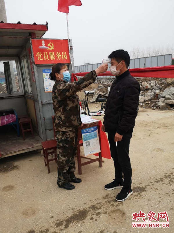 汝南县罗店镇王菊花：人大代表战疫情扶贫路上花更艳