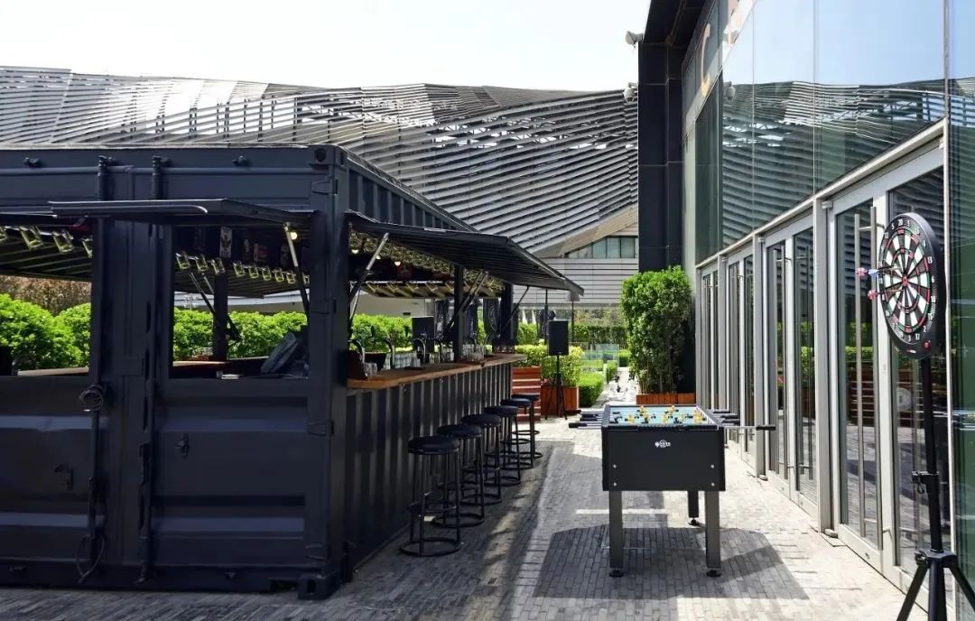 不热不堵人不多,城中开房度假难道不够爽吗?丨寻味