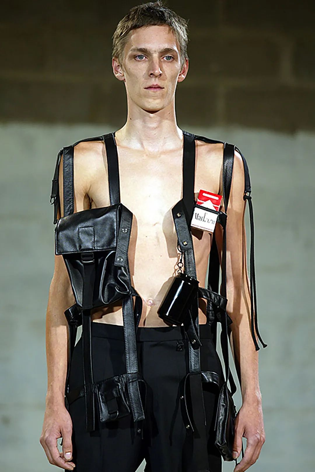 rafsimons目前的职务,rafsimons现在转到哪里了