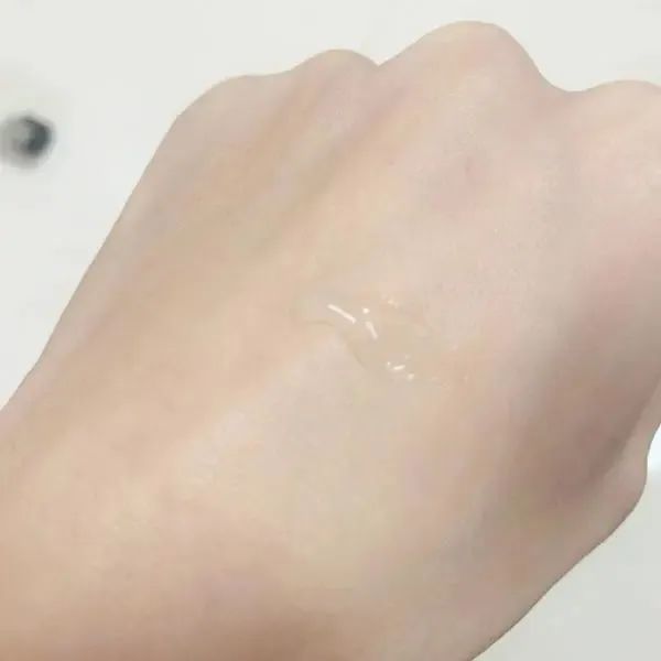 嘴唇干裂起皮等皮掉了涂唇膏,嘴唇干脱皮用什么唇部护理比较好?