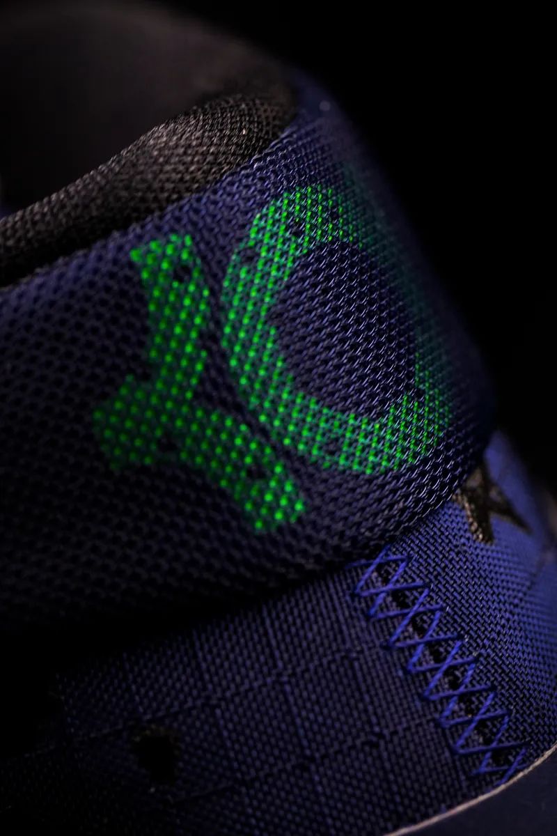 耐克新款亮眼,耐克夜光涂鸦测评