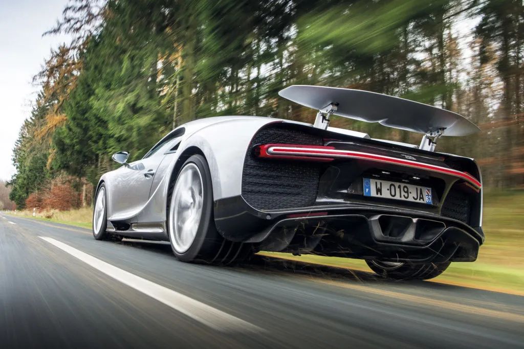 能玩车会玩表，布加迪戴杰克宝，封城中的瑞士发来消息