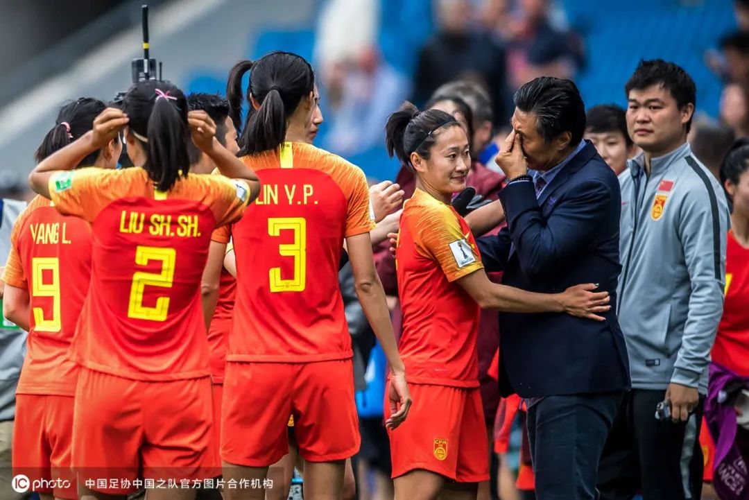 ICTalk|拍摄一场国足比赛,我要按4000次快门