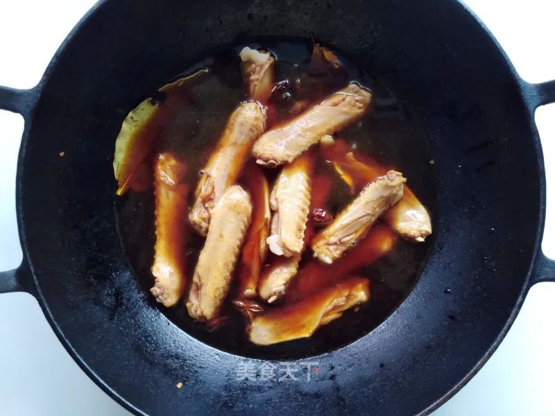 无任何添加的卤鸭货,刚卤出来的鸭货比较麻