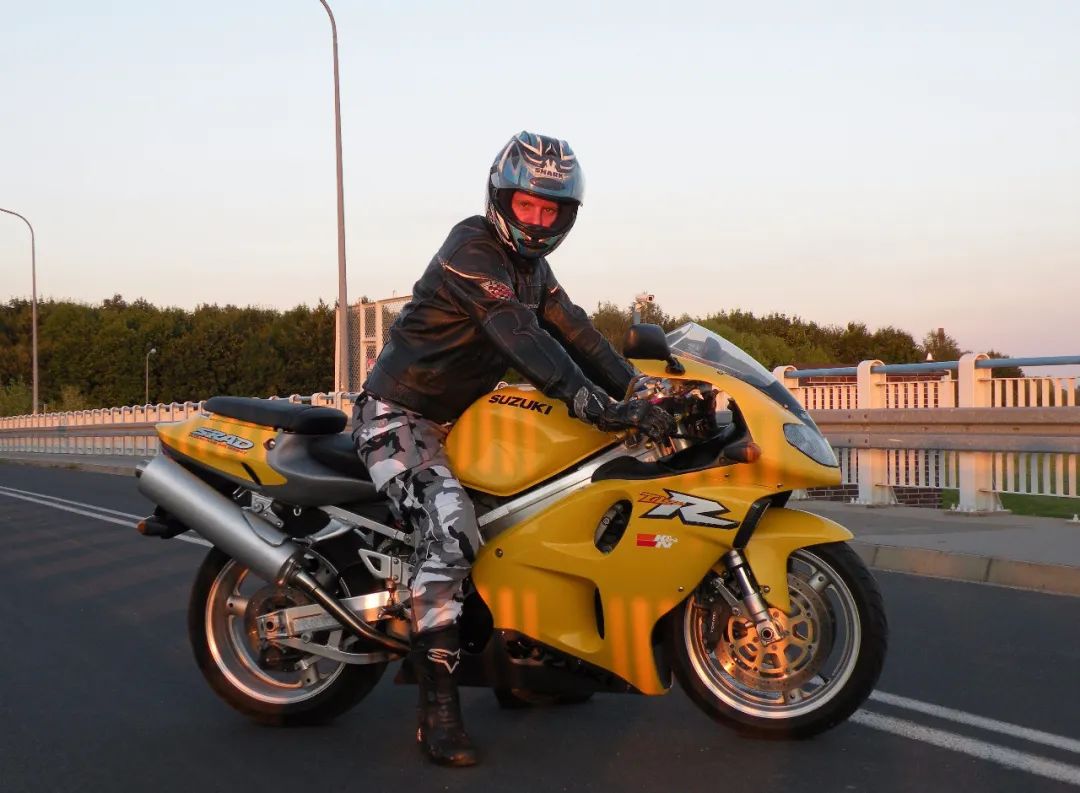 铃木tl1000s几缸,铃木tl1000s油耗