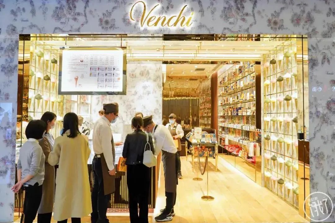 肯德基、星巴克“人造肉”中国上市公测；海底捞开出面馆品牌“十八汆”；物美完成收购麦德龙中国|猫头鹰商业周报