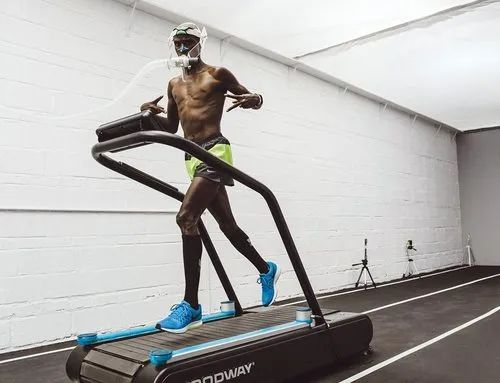 疫情隔离在家跑步跑了700公里,隔离两个多月天天往山上跑