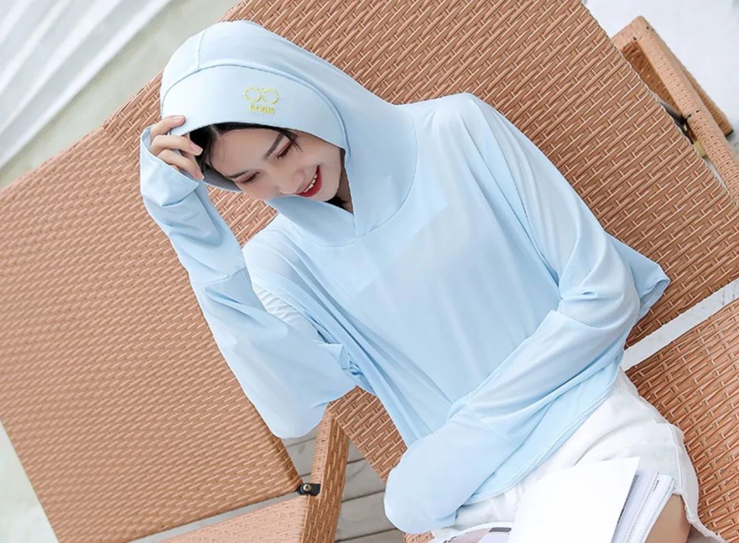 怎么正确涂防晒霜不会假白,涂了防晒霜被晒红