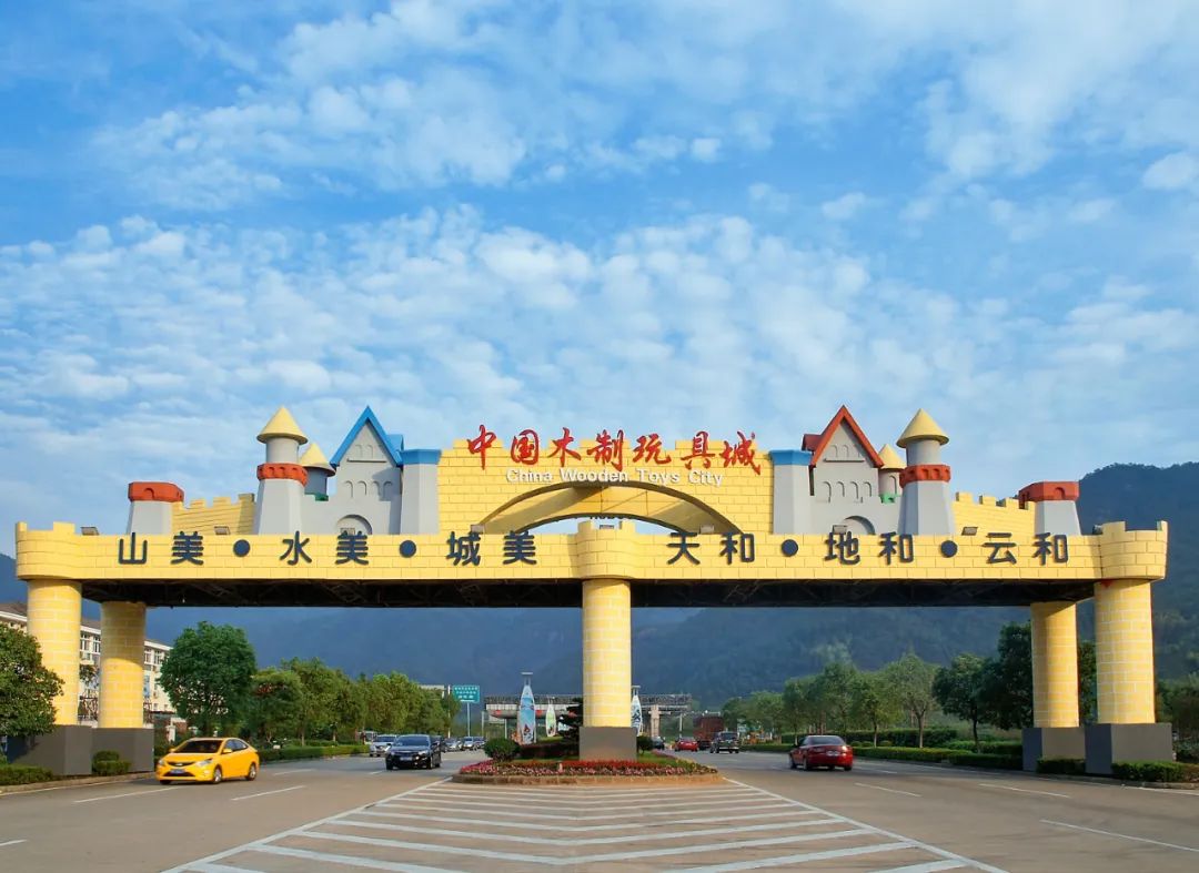 浜戝拰闈為仐,涓変唬鎵嬭壓浜虹殑鍧氭寔