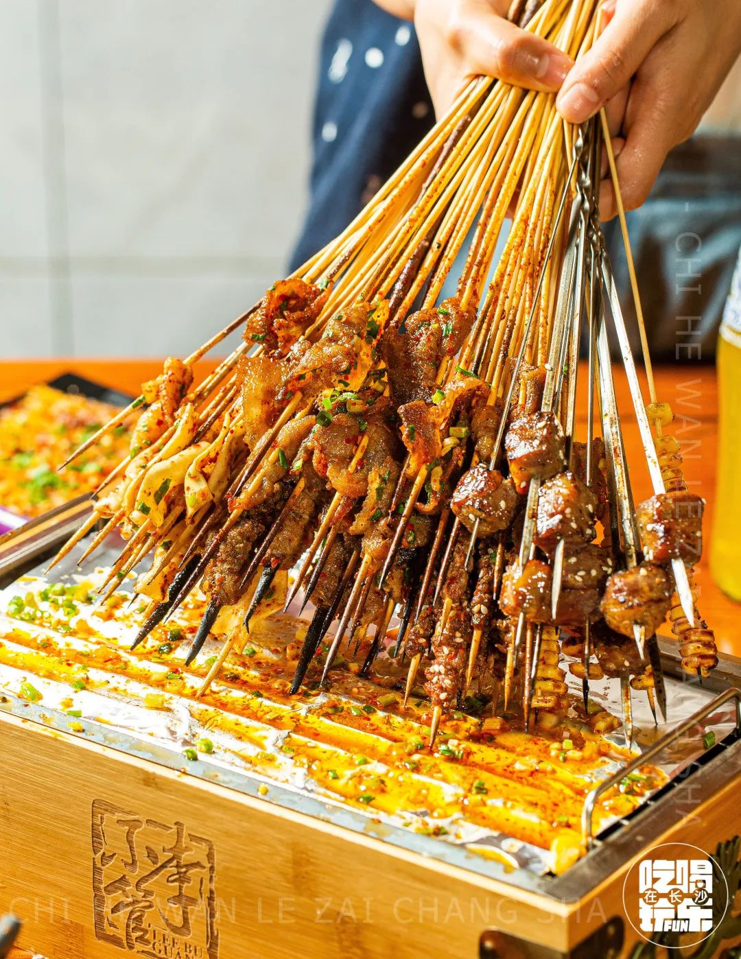 思聪都打卡过的这家成都烧烤店来长沙啦！网红猪鼻筋免费送