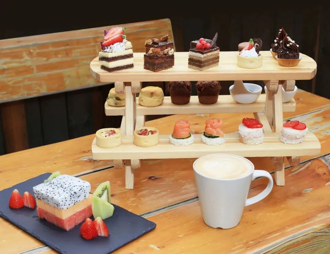 不热不堵人不多,城中开房度假难道不够爽吗?丨寻味