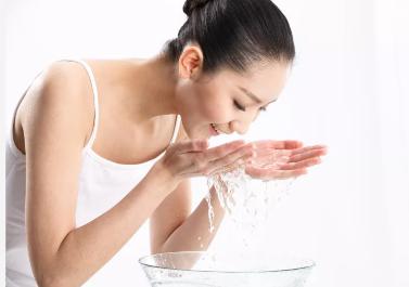 戴口罩会导致痘痘严重吗,长期戴口罩长痘怎么办