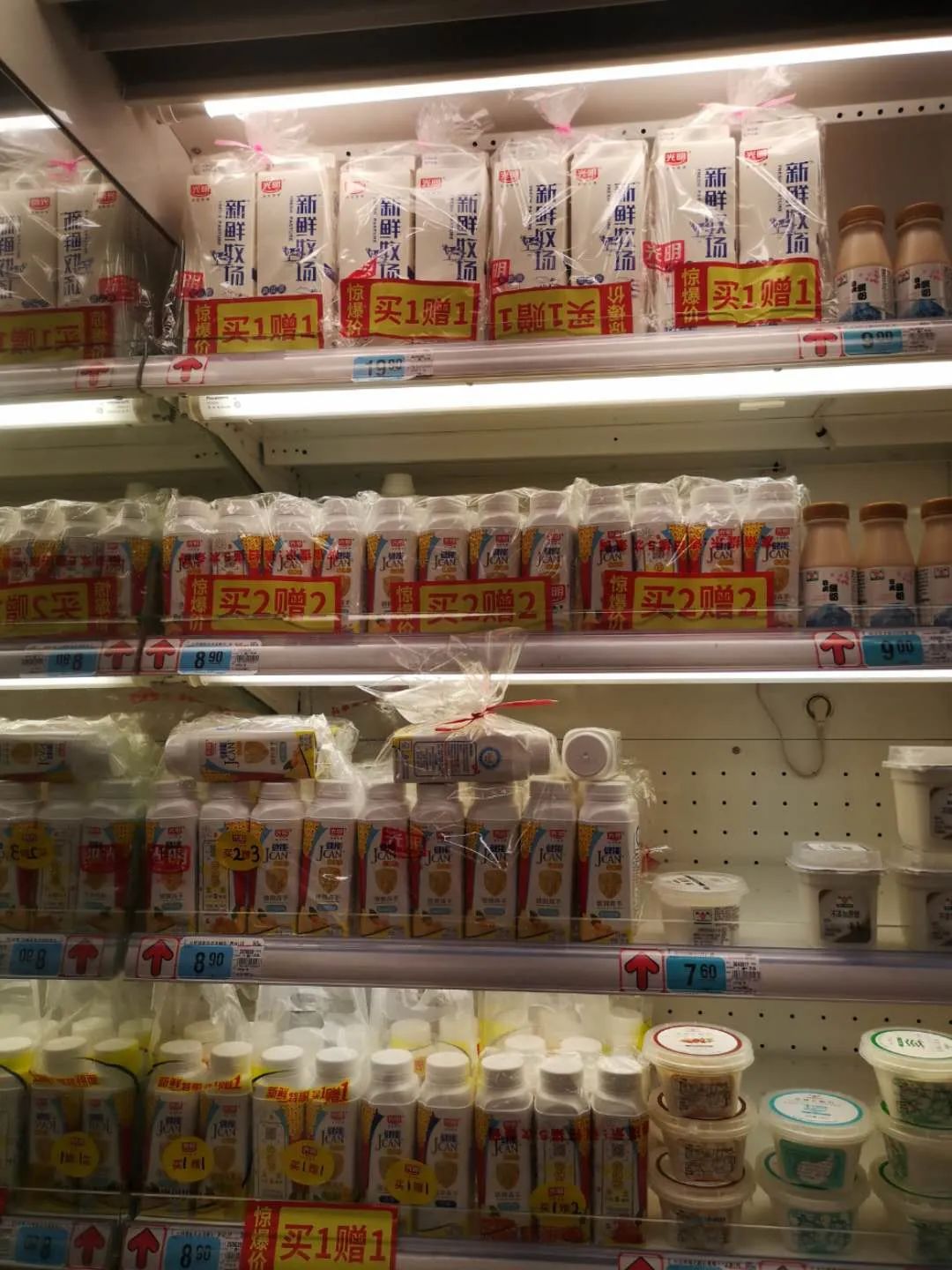 纯牛奶买一送一元,商场光明牛奶买一送一质量如何