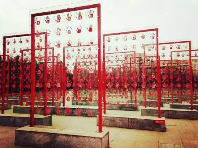 他曾位列中国富豪榜，如今却倾家荡产甘愿为“奴”……