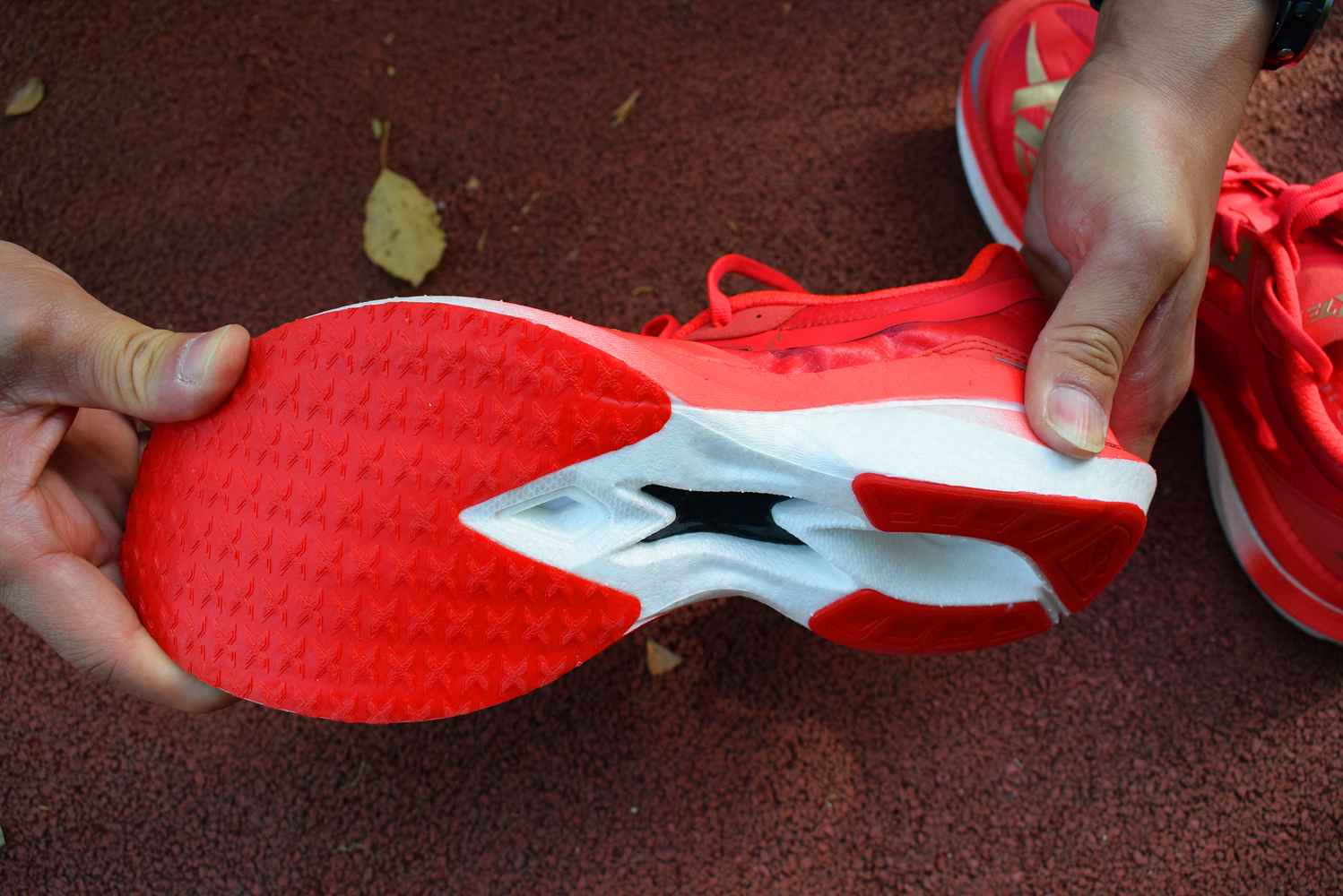 新势力跑鞋测评,飞飚future1.5和特步160x3.0pro选哪个