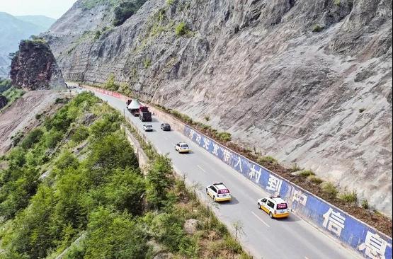 跨省许可一网通办一地*证办**全线畅行——交通运输部跨省大件运输并联许可“放管服”改革综述「图」