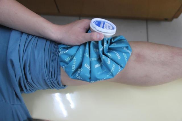 瓒崇悆杩愬姩鍛樺彈浼ゅ湪鍖婚櫌娌荤枟,瓒崇悆鐞冨憳鍙椾激瀵规墜鎻愰啋