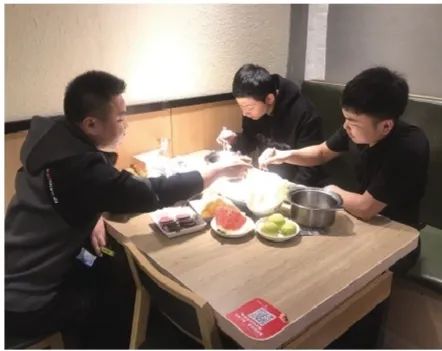 县级文明用餐倡议书,拟一份关于文明用餐行动的倡议书