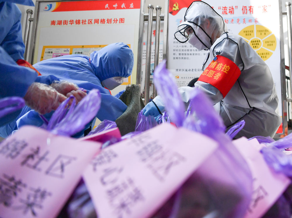 风雨无阻防疫必胜,众志成城抗击疫情风雨无阻向前行