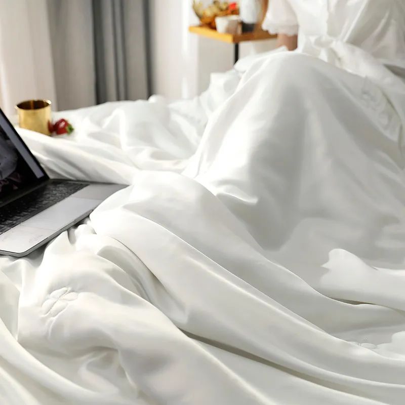 桑蚕丝夏凉被薄款,桑蚕丝被是否冬暖夏凉