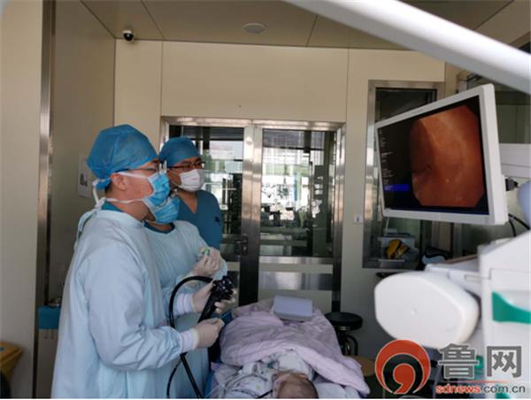 青岛妇儿医院：4月大宝宝频繁腹泻小胃镜发现“大问题”