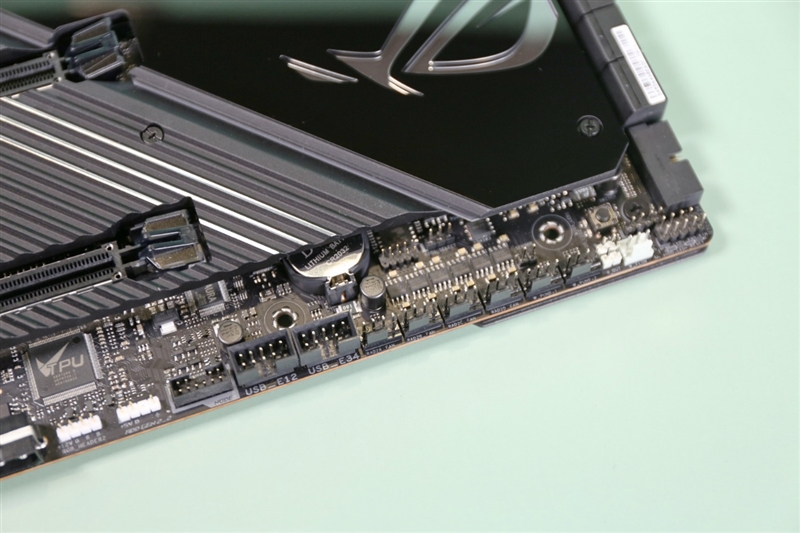 华硕ROGMAXIMUSXIIEXTREME主板评测：为什么它能值8999元