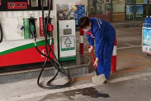 110吗？我加完油把油枪也带走了，咋办？