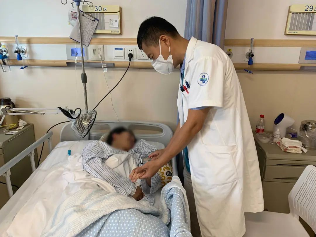 脖子酸痛做哪些动作,警惕脖子酸痛这样做严重可致瘫痪