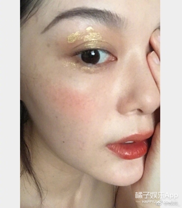 网红鼻祖晚晚和舒淇同框比美赢了？妆容穿搭都有小心机，来抄作业