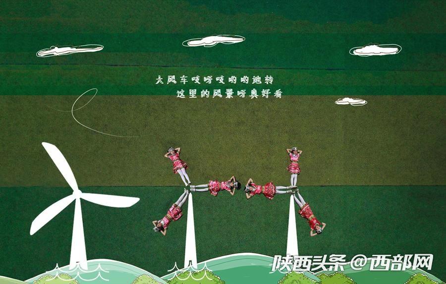 走进小学创意儿童画,童年儿童在学校玩耍的场景画简单