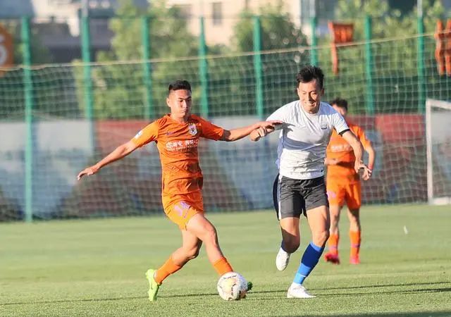 鲁能21岁新星连续闪耀热身赛,曾留洋巴西,在中甲历练