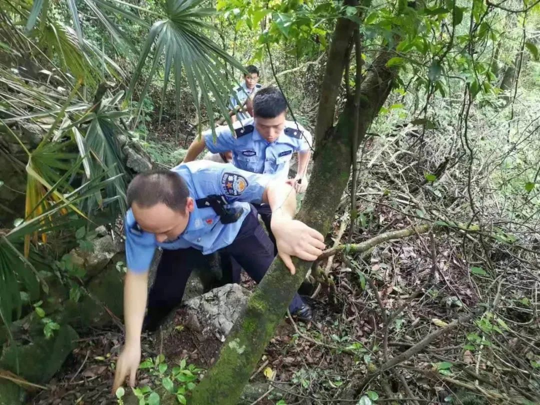 【转】“驴友”为“色”所迷！被困阳朔碧莲峰，赶紧拨打110求救