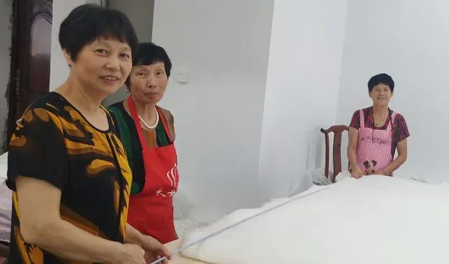 蚕丝被曝光事件,蚕丝被真相图片