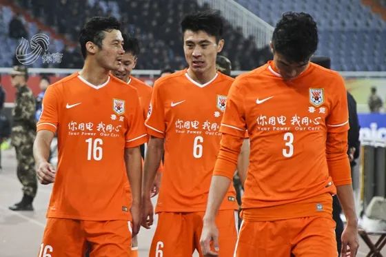 鲁能旧将为家庭放弃鲁能梯队工作，现担任小学教练月薪四千